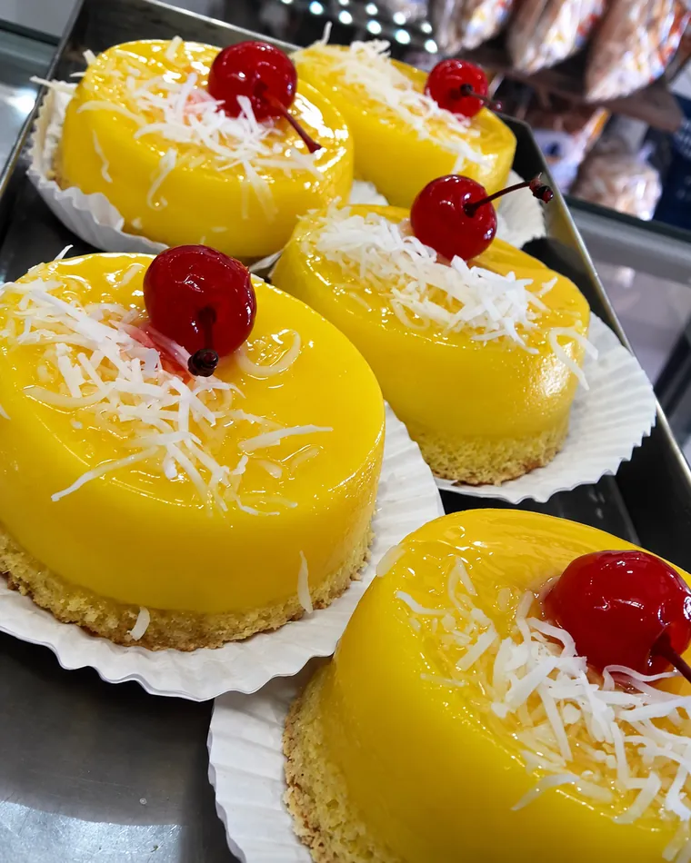 Mousse de maracujá com cereja